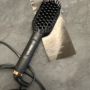 Amika mini polished perfection mini straightening brush